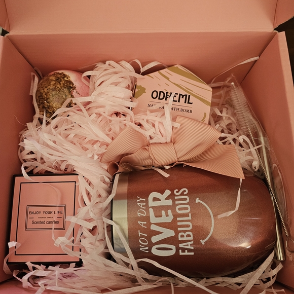 Pink Gift Box with Short Tumbler and Bath Bomb - Picture 1 of 11